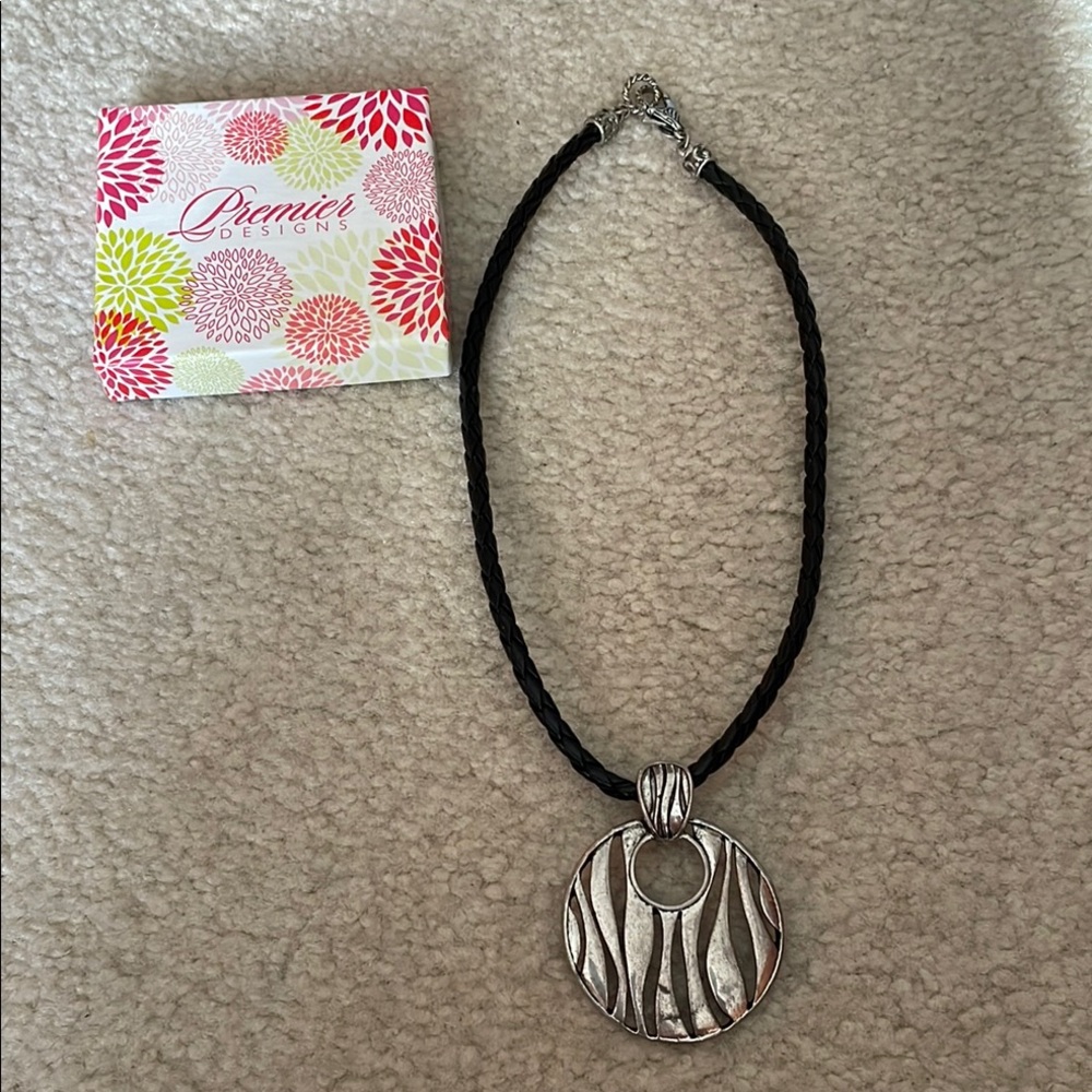 Premier Designs Silver Pendant Necklace